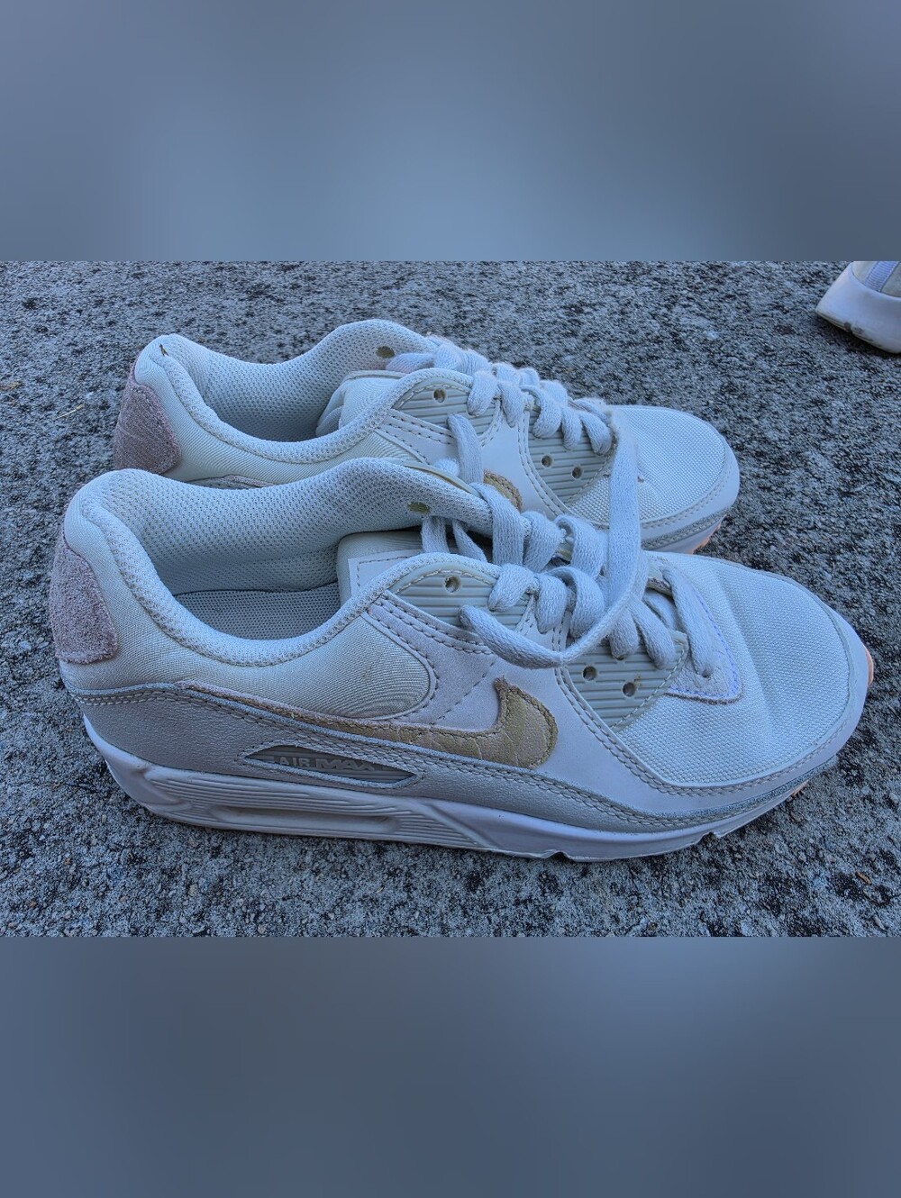 Nike Air Max 90 SE Summit White Light Bone CV8824-100 Women's Size 6.5